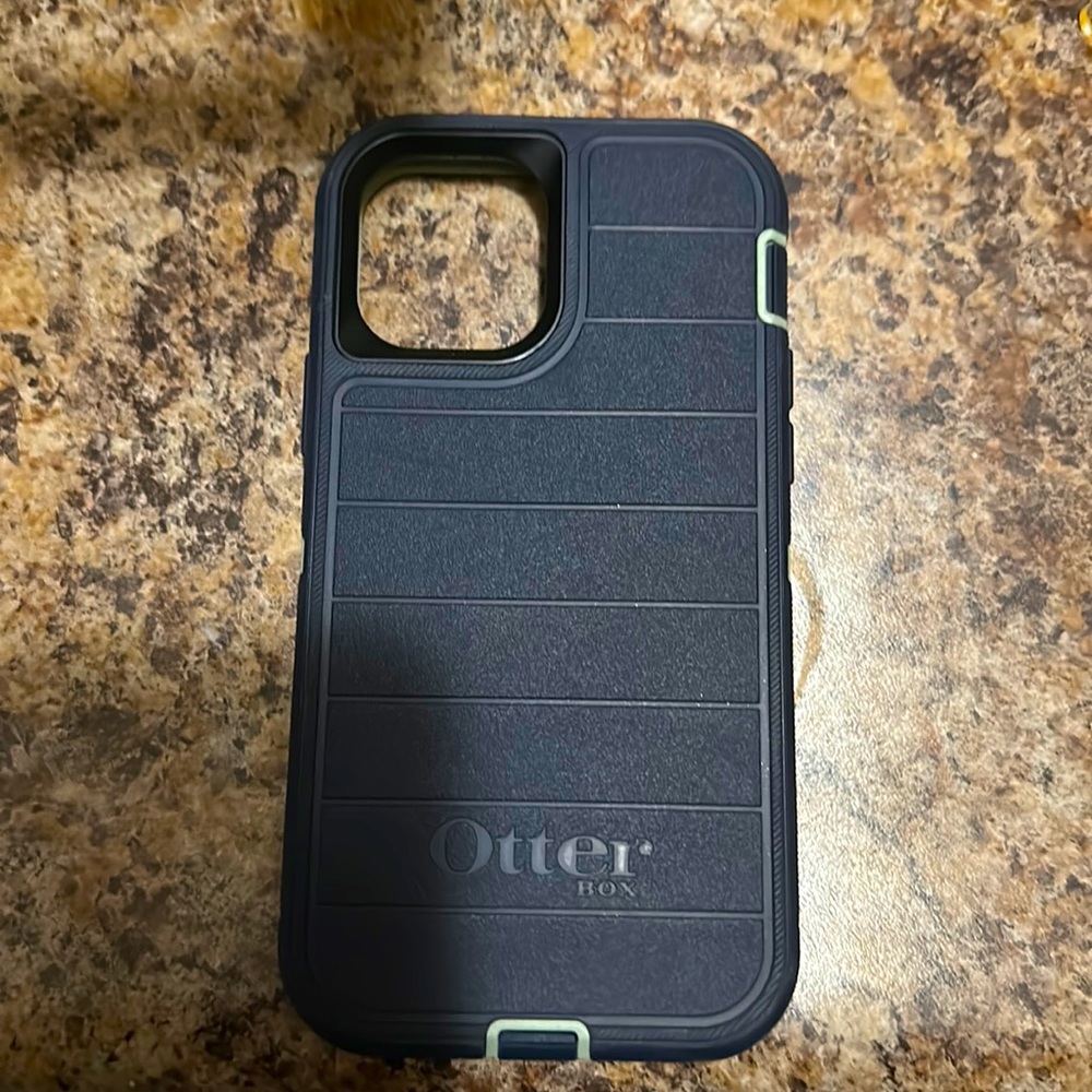 Otter box Defender IPhone 12 EUC!!!